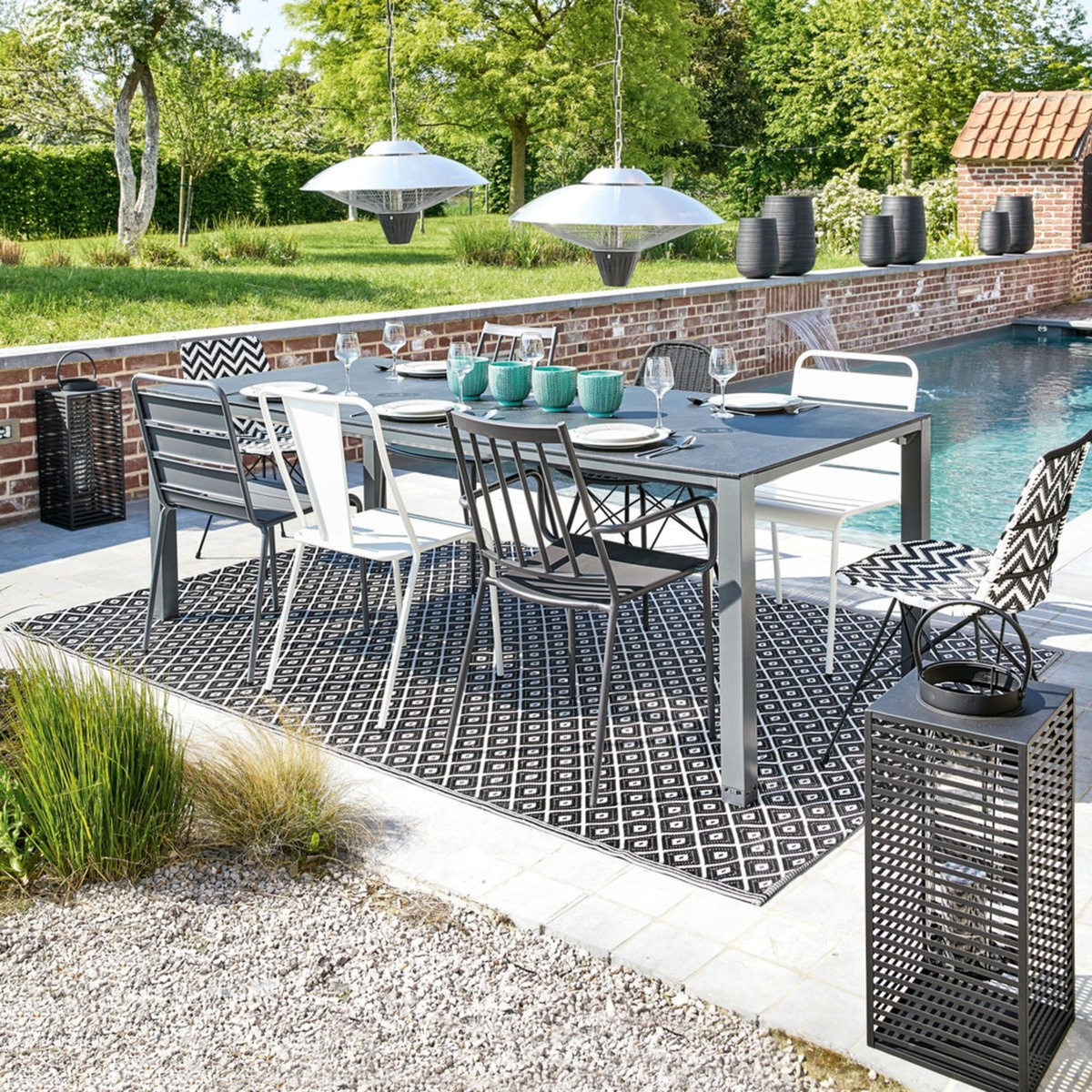 Tempered glass and aluminium garden table in charcoal grey W 220cm Square Garden – image 2