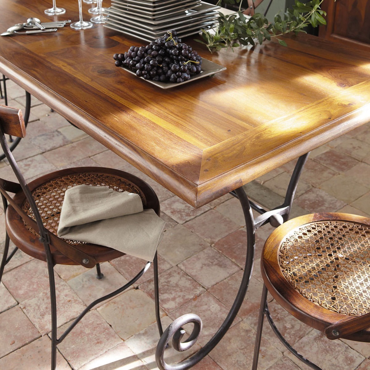 Solid sheesham wood and wrought iron dining table W 180cm Lubéron – image 3