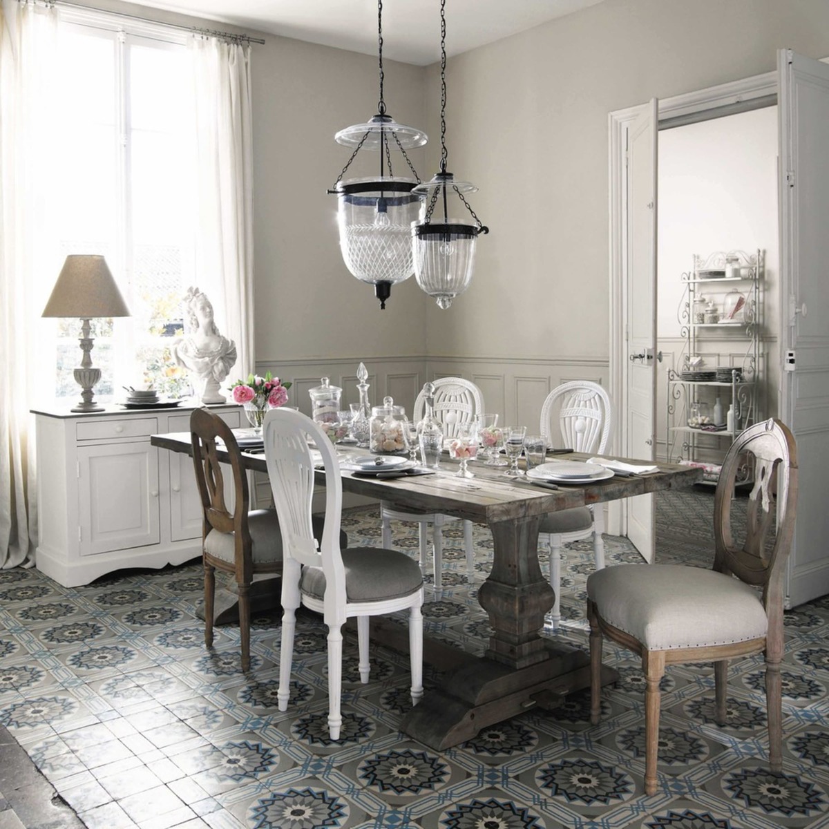 Distressed wood dining table W 220cm Lourmarin – image 3