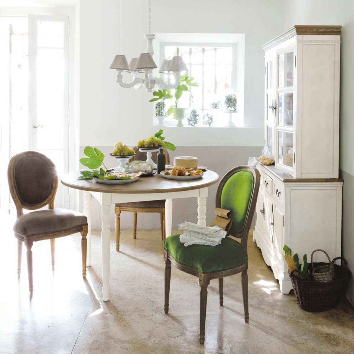Round Dining Table in Cream D 120 Léontine – image 3