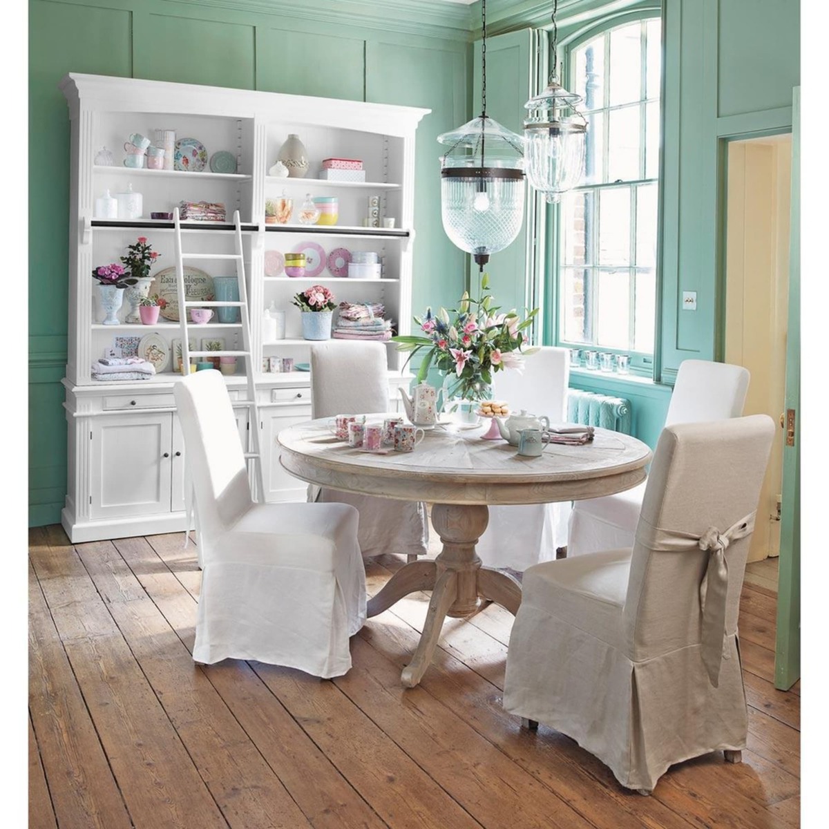 Round wooden dining table D 140cm Neuilly – image 2