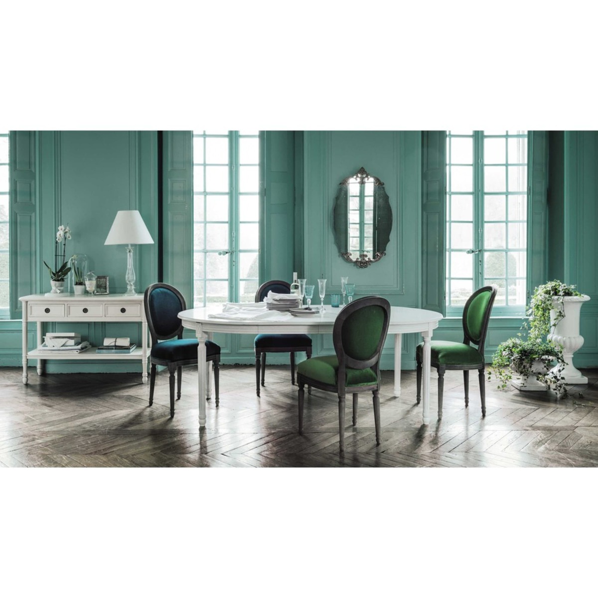 Round extending 4-8 Seater White Dining Table L120-200 Louis – image 3