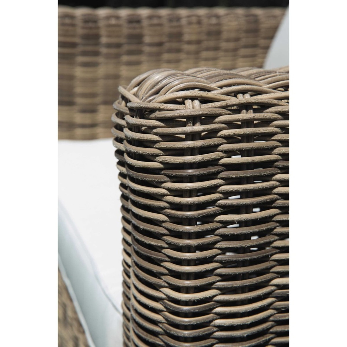 Tempered glass and wicker garden table W 200cm St Raphaël – image 7