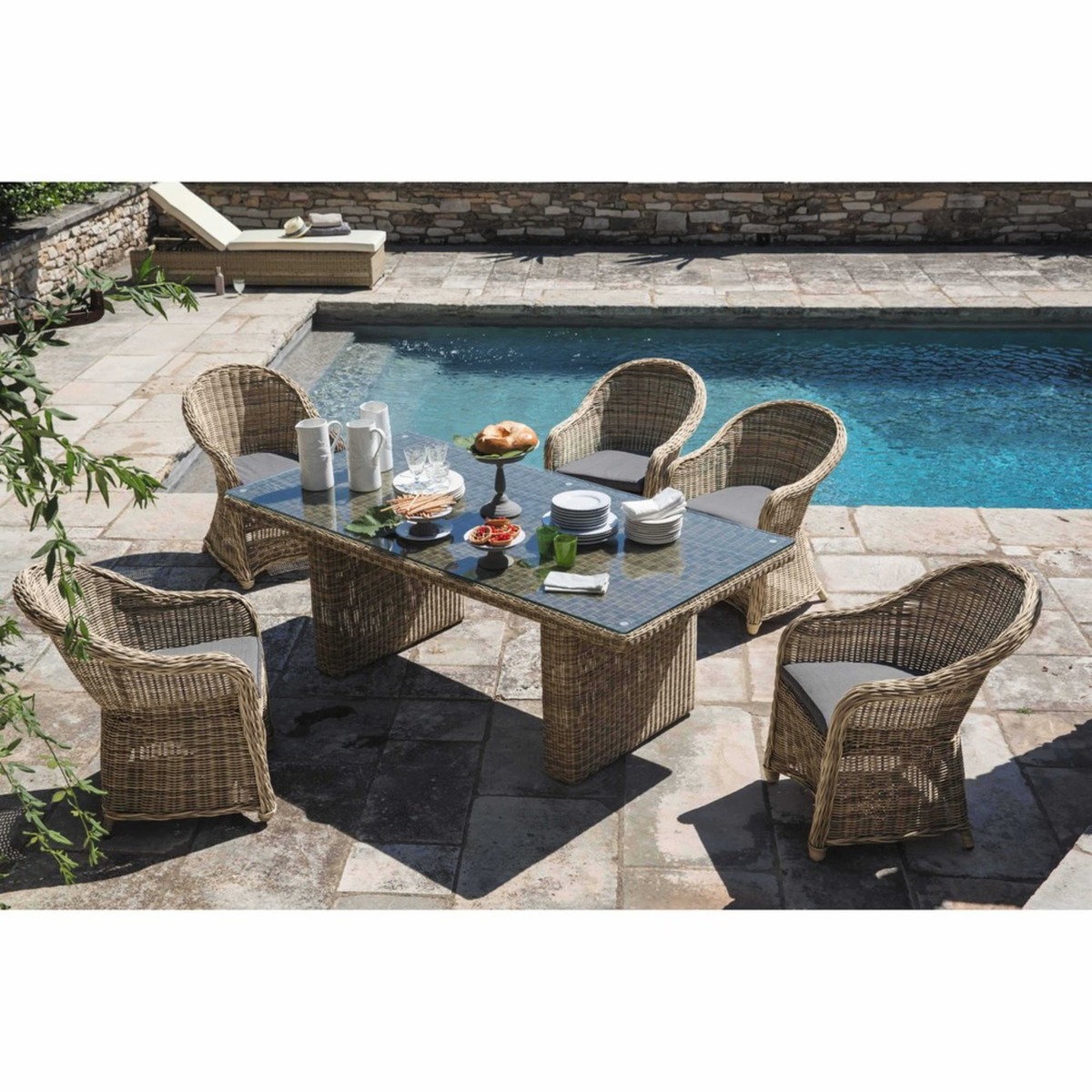 Tempered glass and wicker garden table W 200cm St Raphaël – image 8