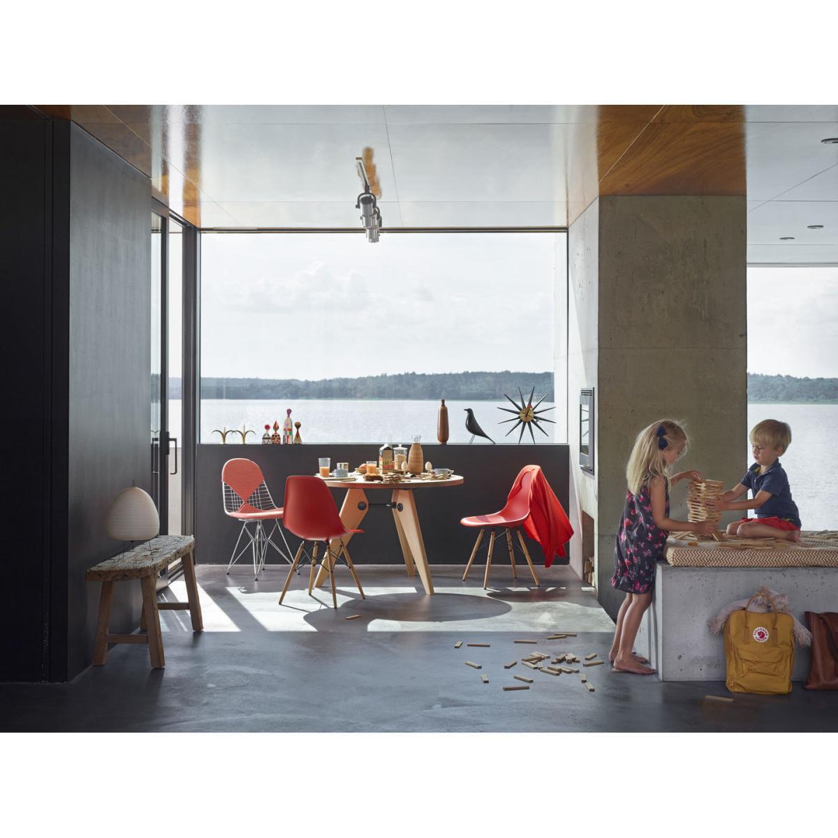 Guéridon Round table - / Ø 105 x H 74 - By Jean Prouvé, 1949 by Vitra Natural wood – image 3