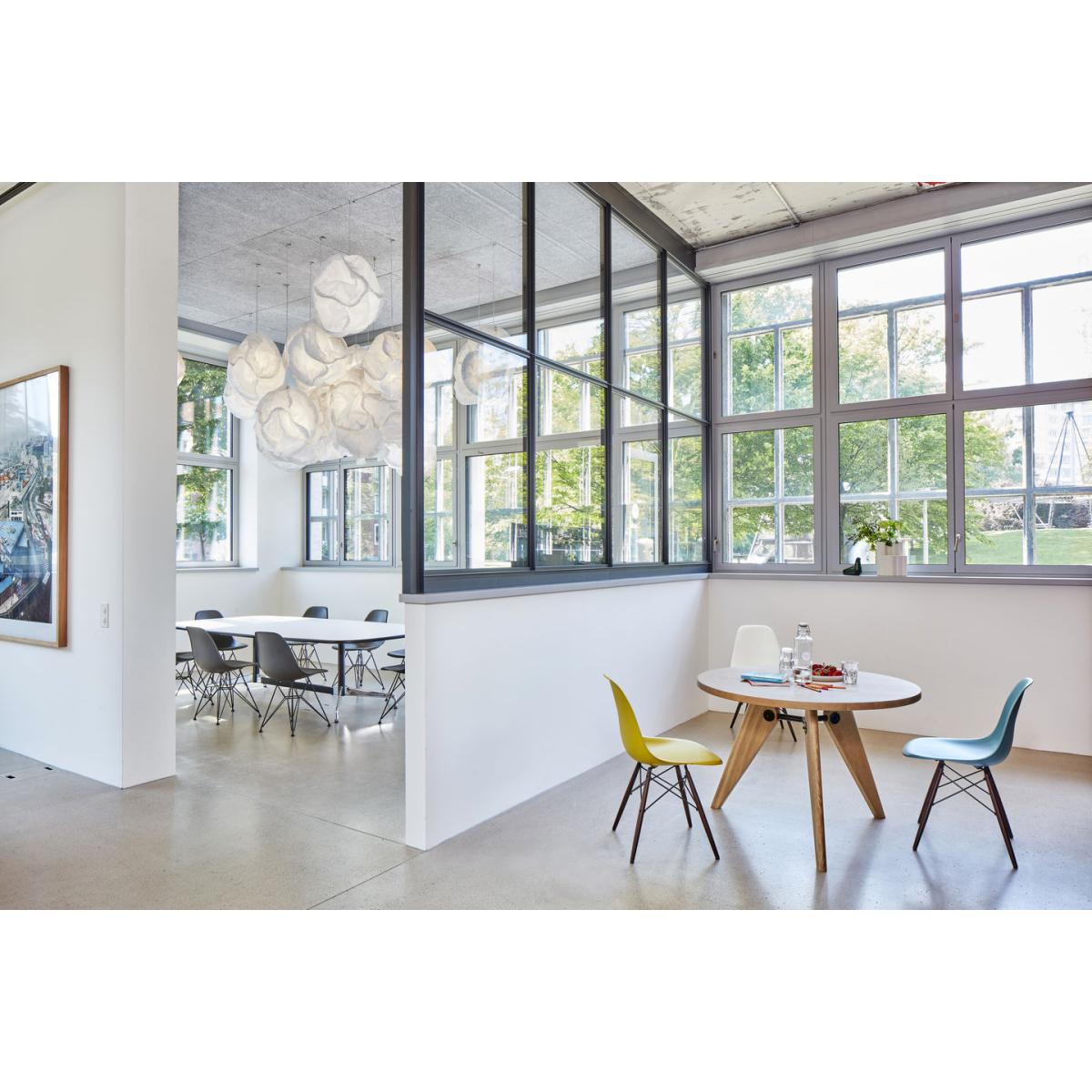 Guéridon Round table - / Ø 105 x H 74 - By Jean Prouvé, 1949 by Vitra Natural wood – image 4