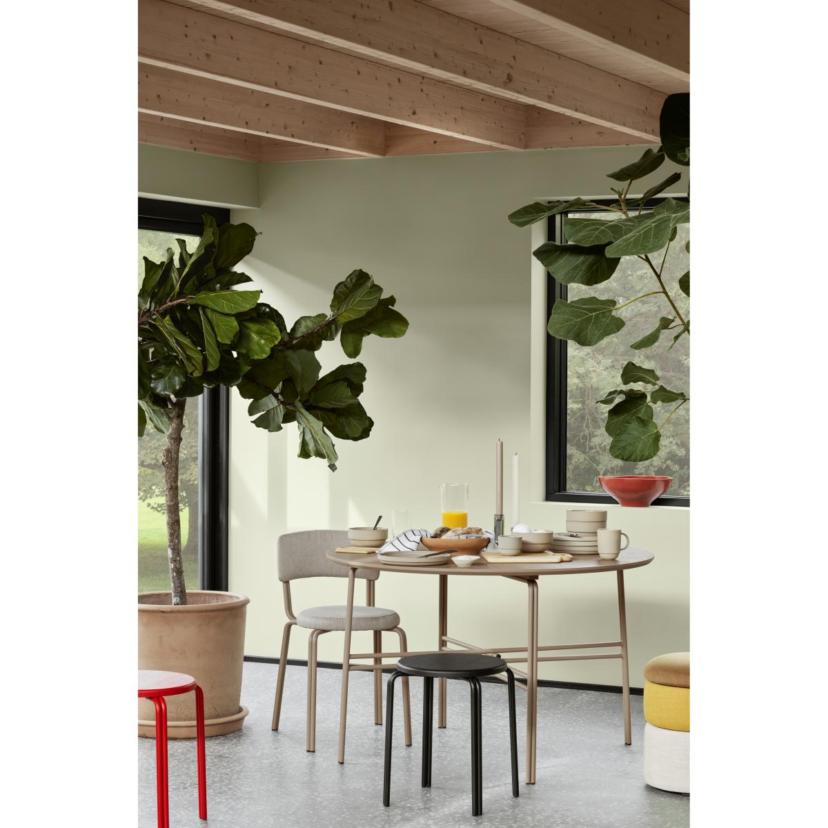 Broste Copenhagen Oda dining table Ø120 cm Warm beige – image 4