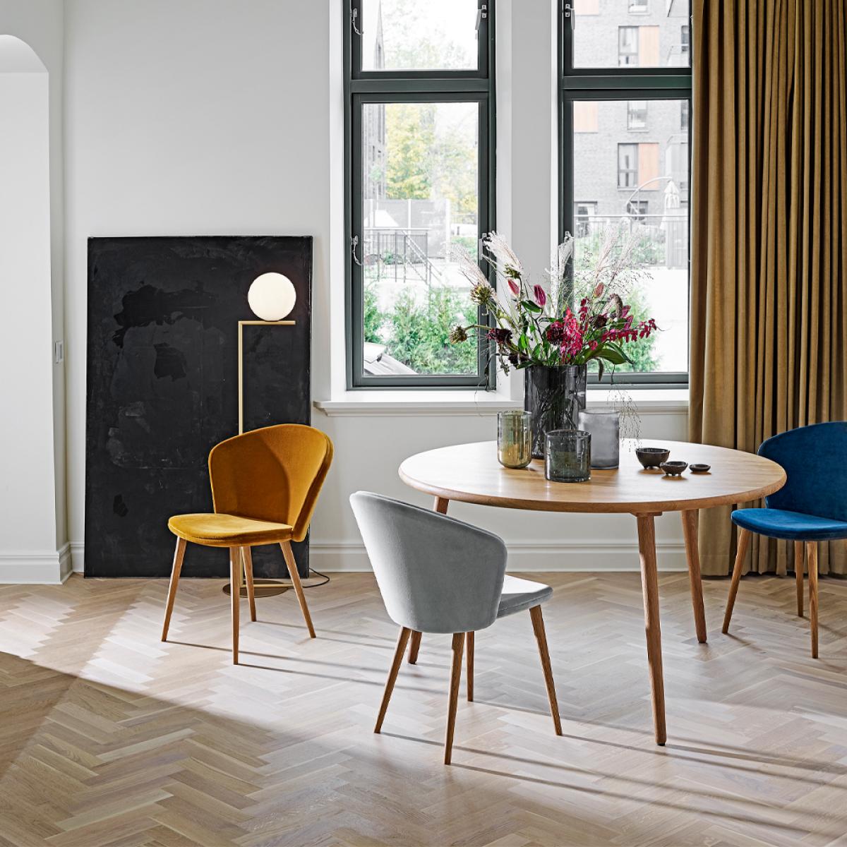Stolab Miss Tailor round dining table Oak natural oil. fixed disc – image 3