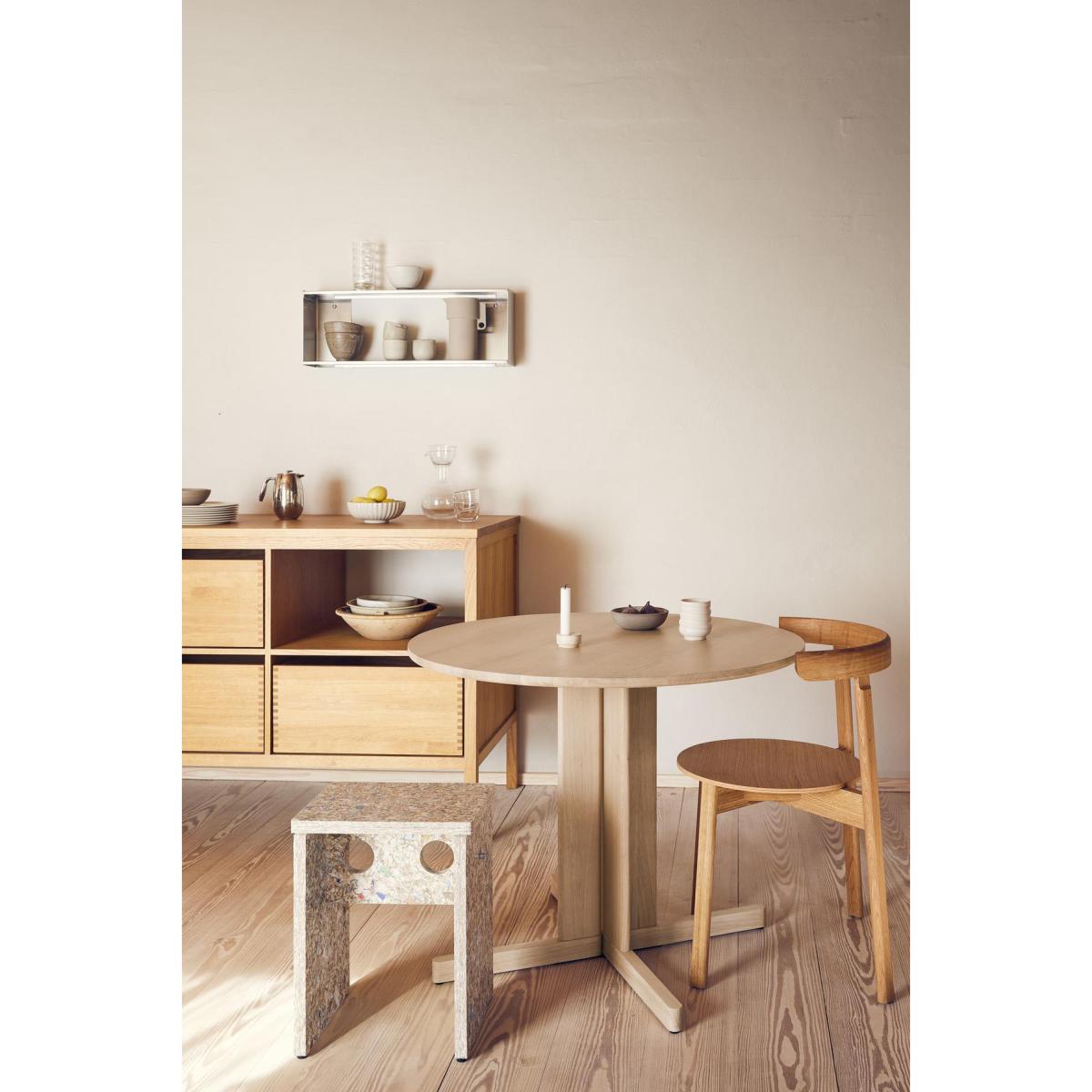 Form & Refine Trefoil dining table Ø75 cm White oak – image 2