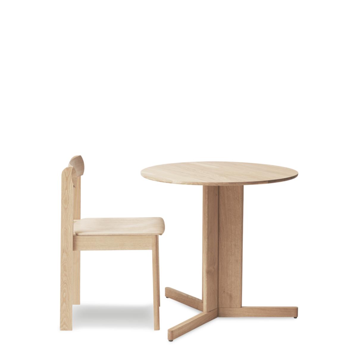 Form & Refine Trefoil dining table Ø75 cm White oak – image 3