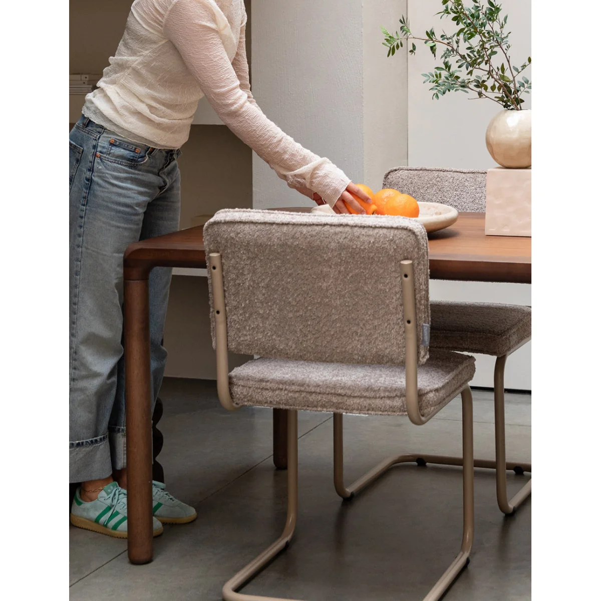 Toffee Dining Table Walnut – image 3