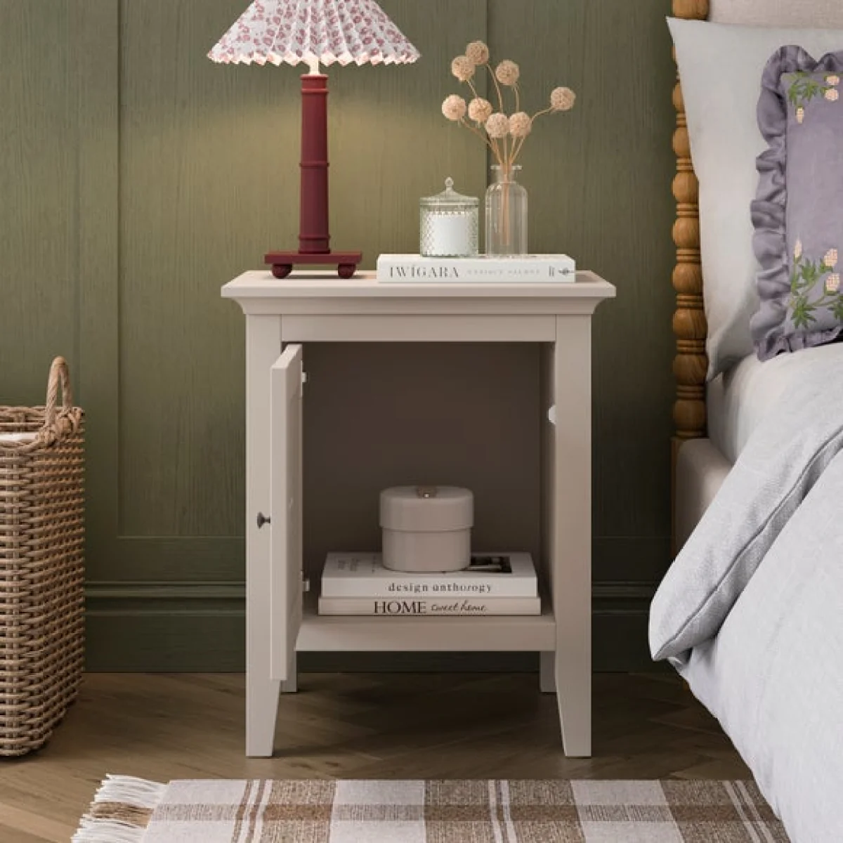 Lynton Petal Cut Out 1 Door Bedside Table – image 2
