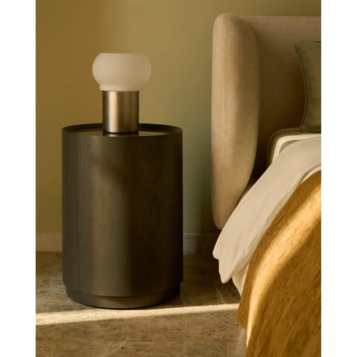 Nemore bedside table with 1 oak veneer drawer and Emperador marble-effect ceramic top, FSC Mix Credit, Ø 40 cm – image 2