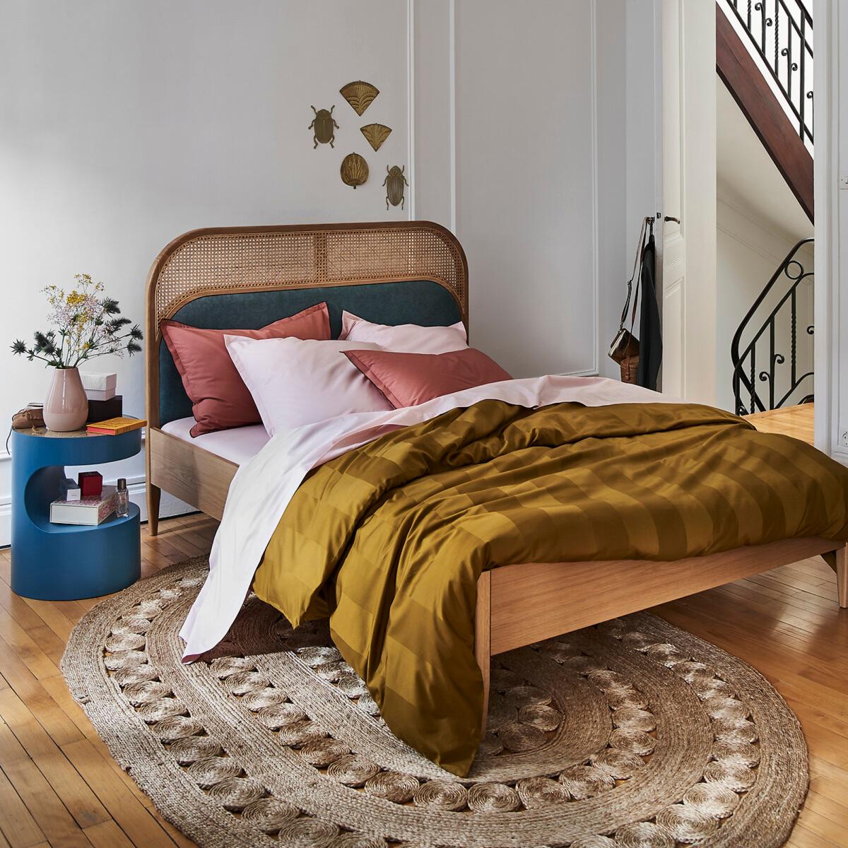 Rimel Metal Bedside Table – image 4
