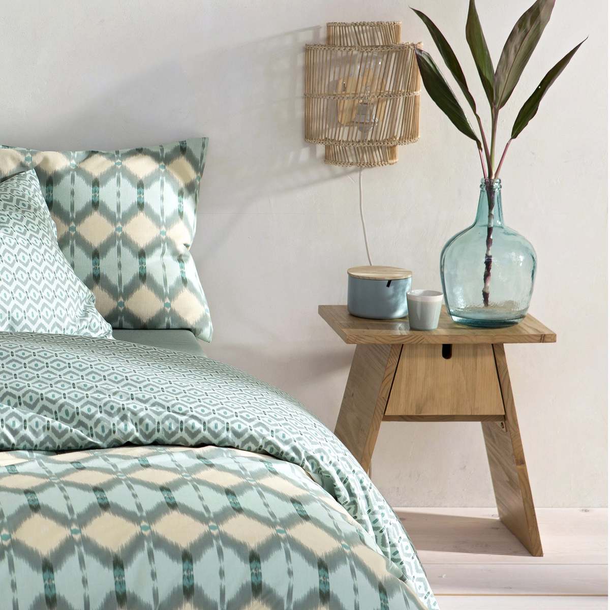 Asayo Solid Oak Bedside Table – image 3