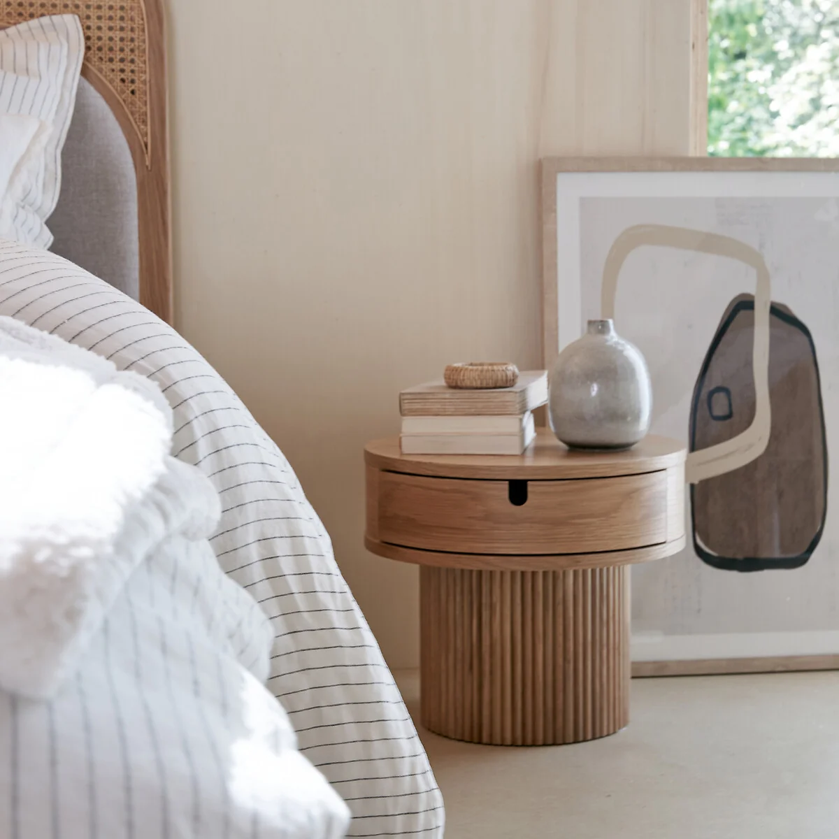 Tamita 1-Drawer Fluted Base Bedside Table – image 2