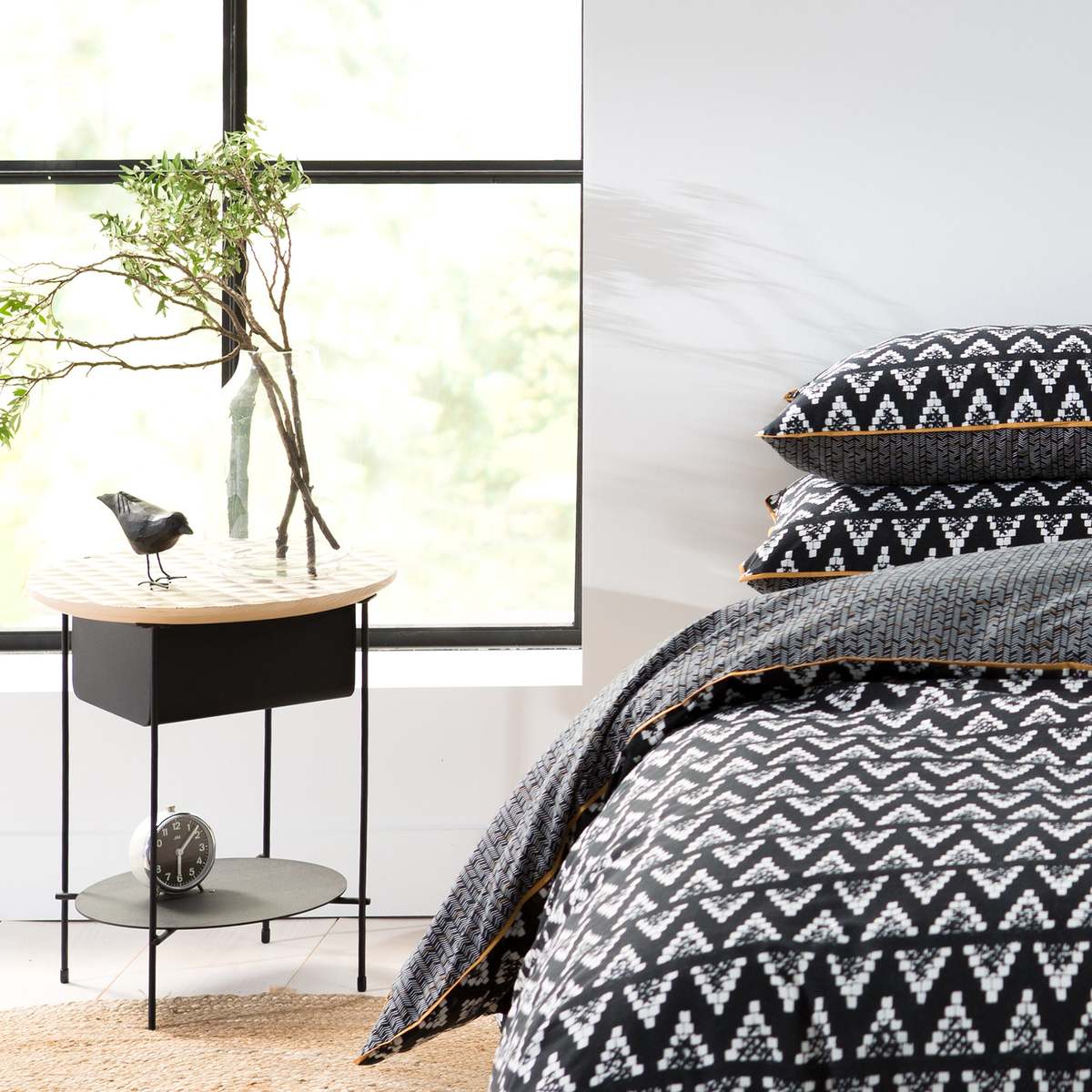 BANGOR Wood and Metal Bedside/End Table – image 4