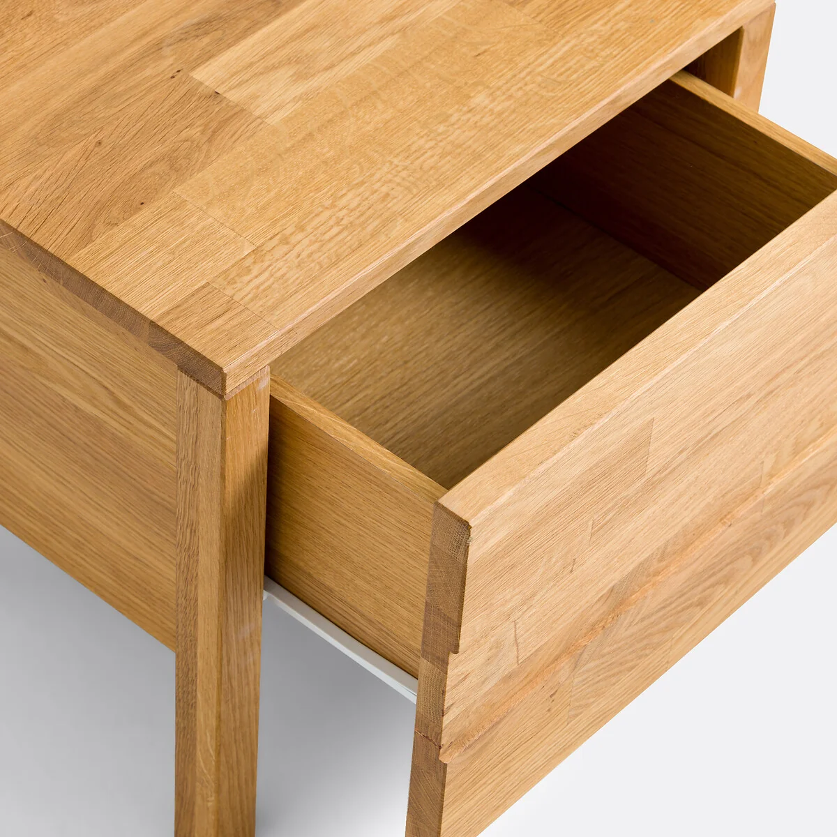 Ariles Finger-Jointed Oak Bedside Table – image 3