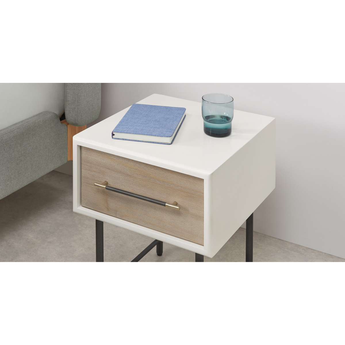 Ocanda Bedside Table, White & Pine – image 4