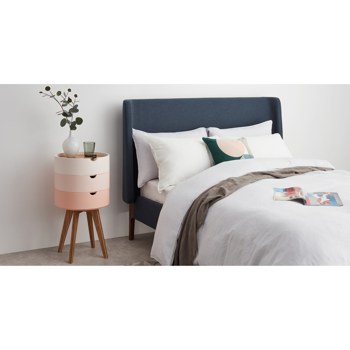 Cairn Bedside Table, Pink – image 3