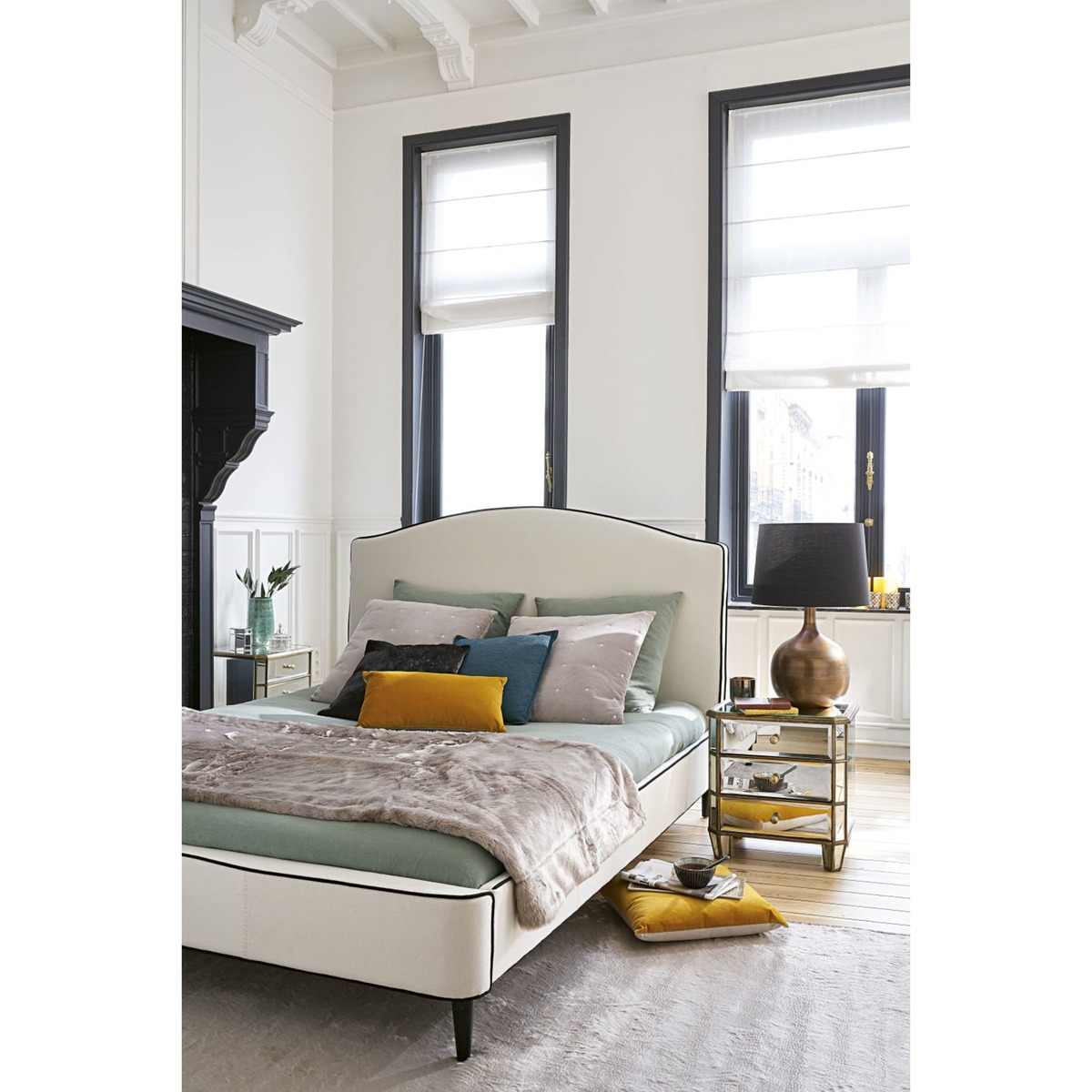 Metal and Mirror 3-Drawer Bedside Table Athenee – image 4
