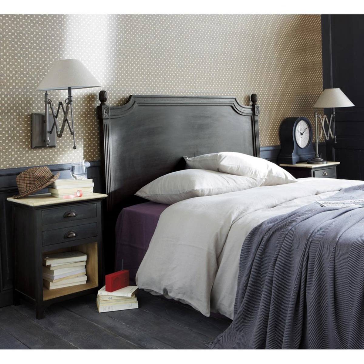 Grey Mango Wood Bedside Table with 2-Drawers Chinon – image 11