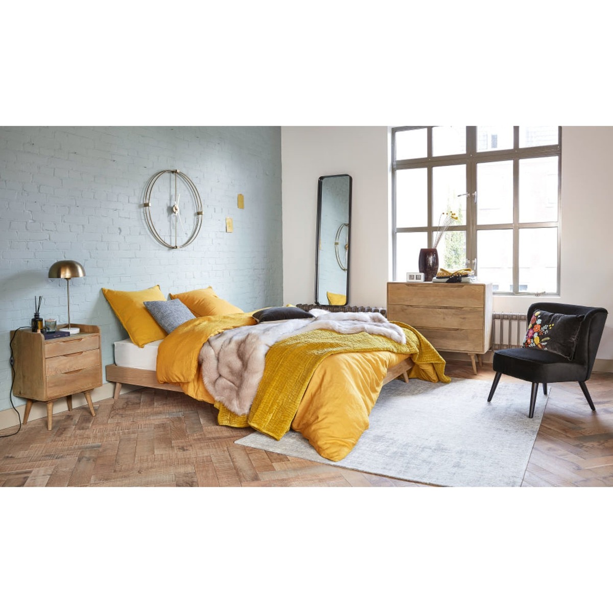 Mango wood vintage bedside table with drawers W 45cm Trocadero – image 4