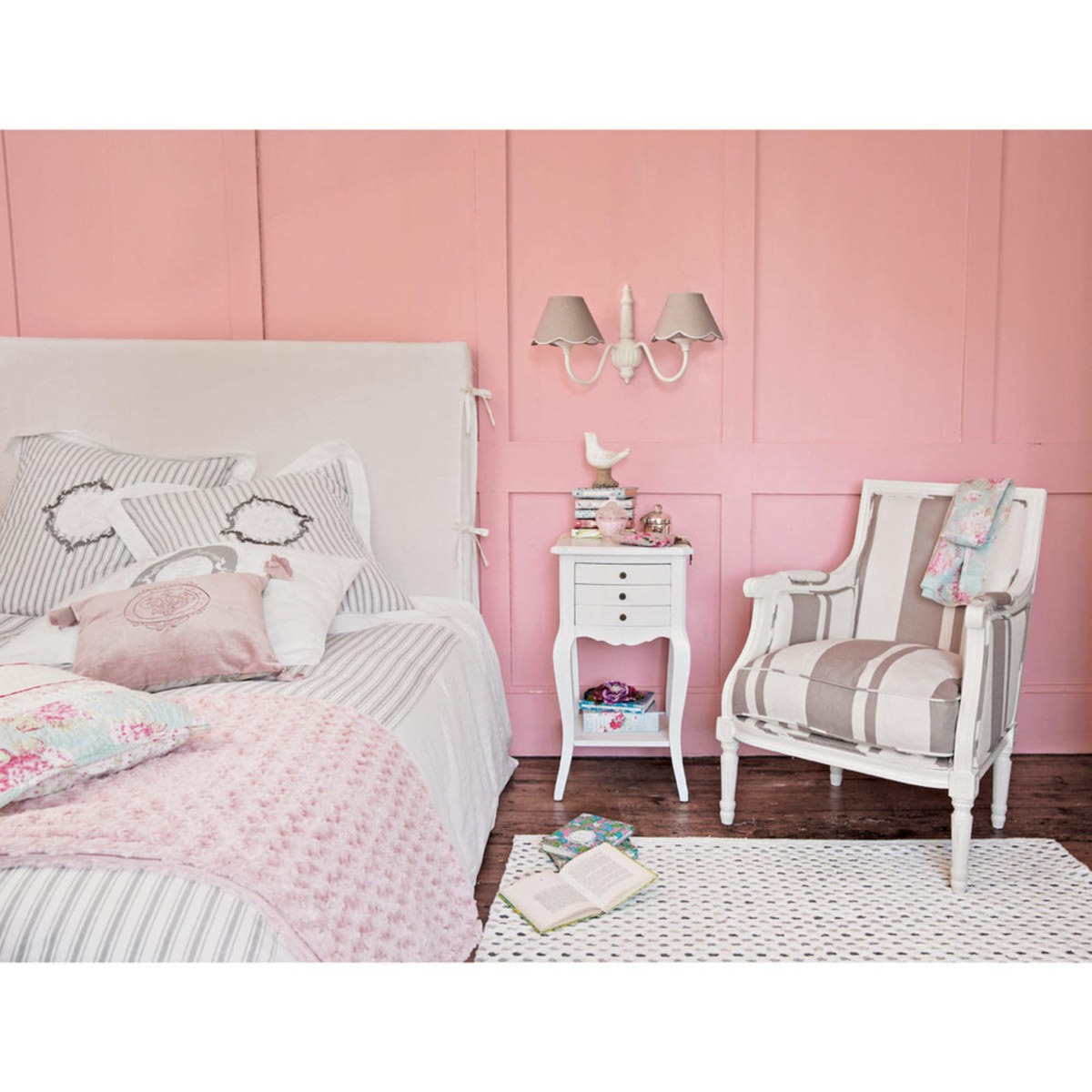 Wooden bedside table with drawers in white W 37cm Séraphine – image 7
