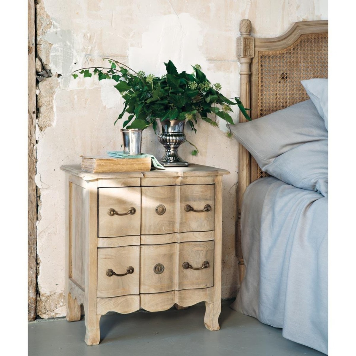 Mango wood and acacia bedside table with drawers Colette – image 6