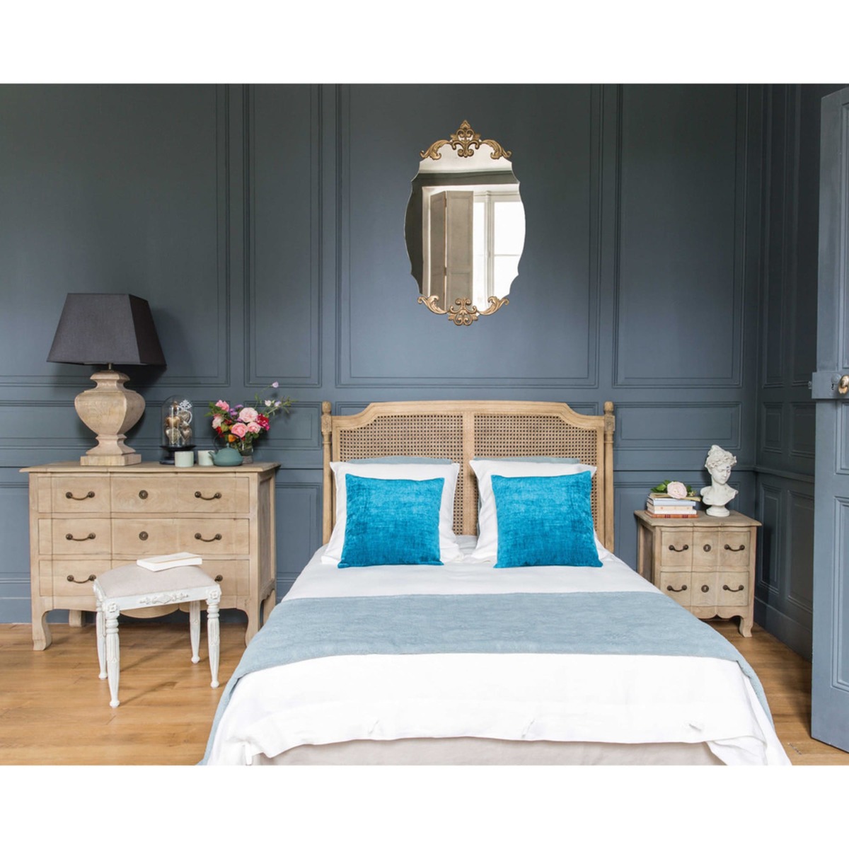 Mango wood and acacia bedside table with drawers Colette – image 8