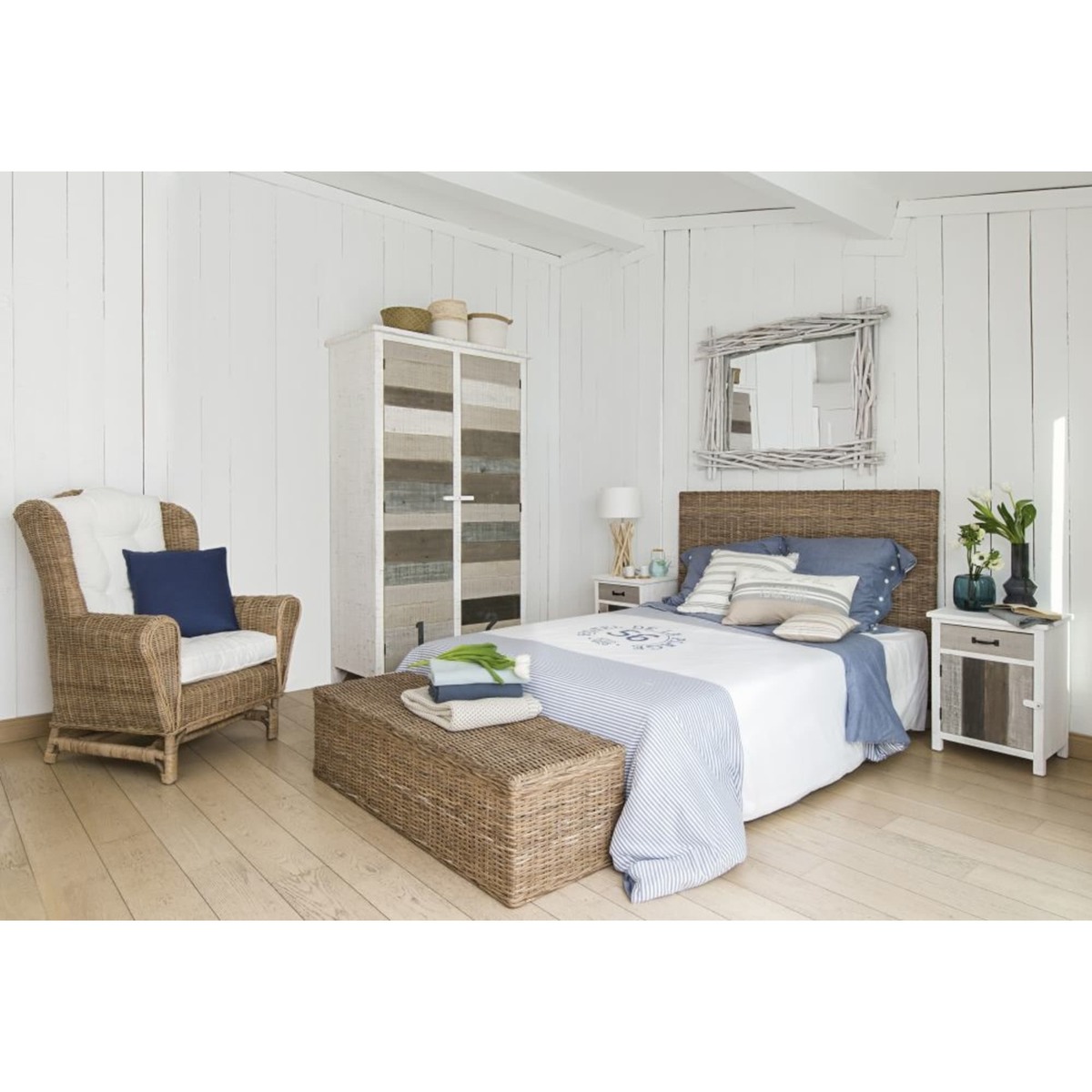 Bleached pine 1-door 1-drawer bedside table Noirmoutier – image 5