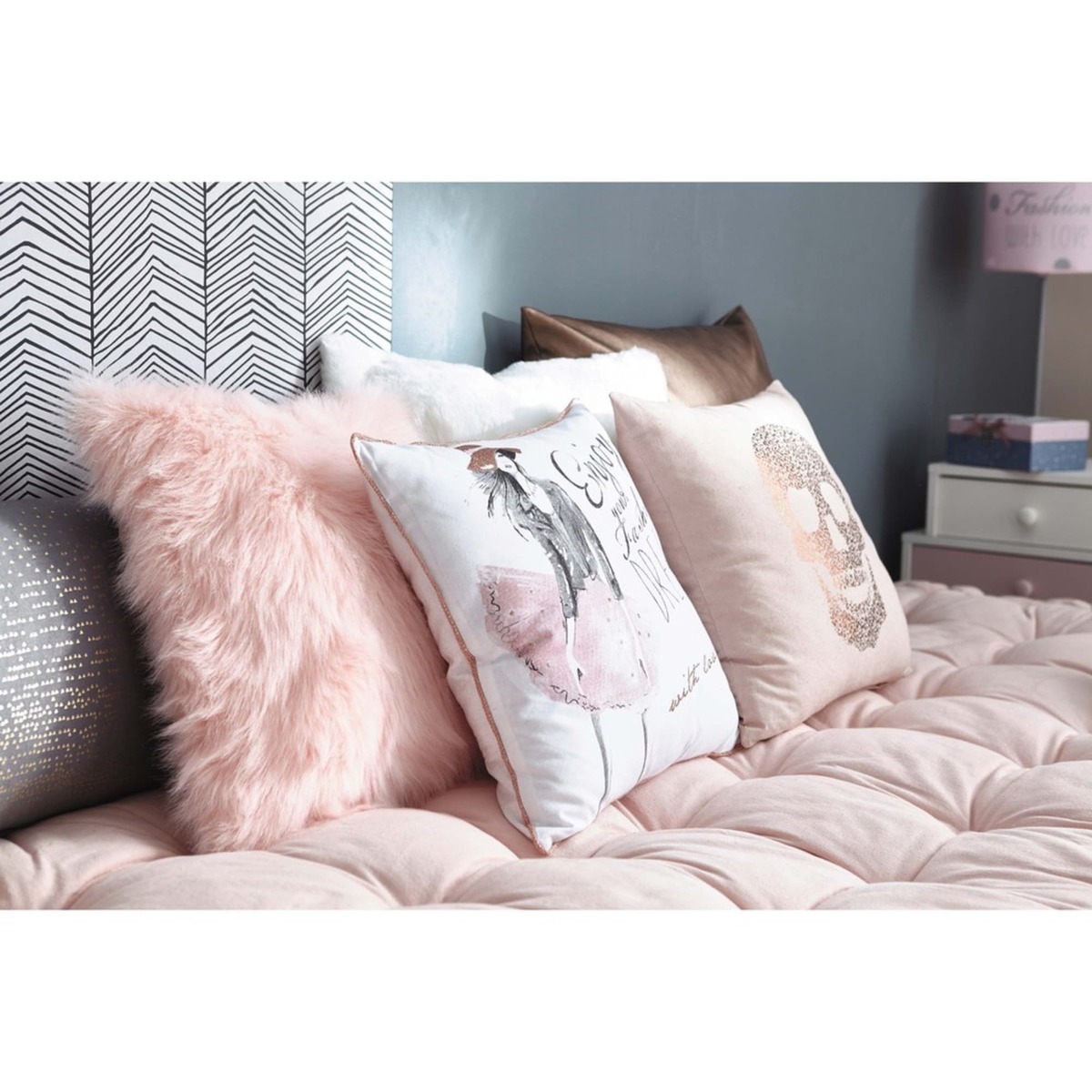 2-Drawers White and Pink Bedside Table Blush – image 7