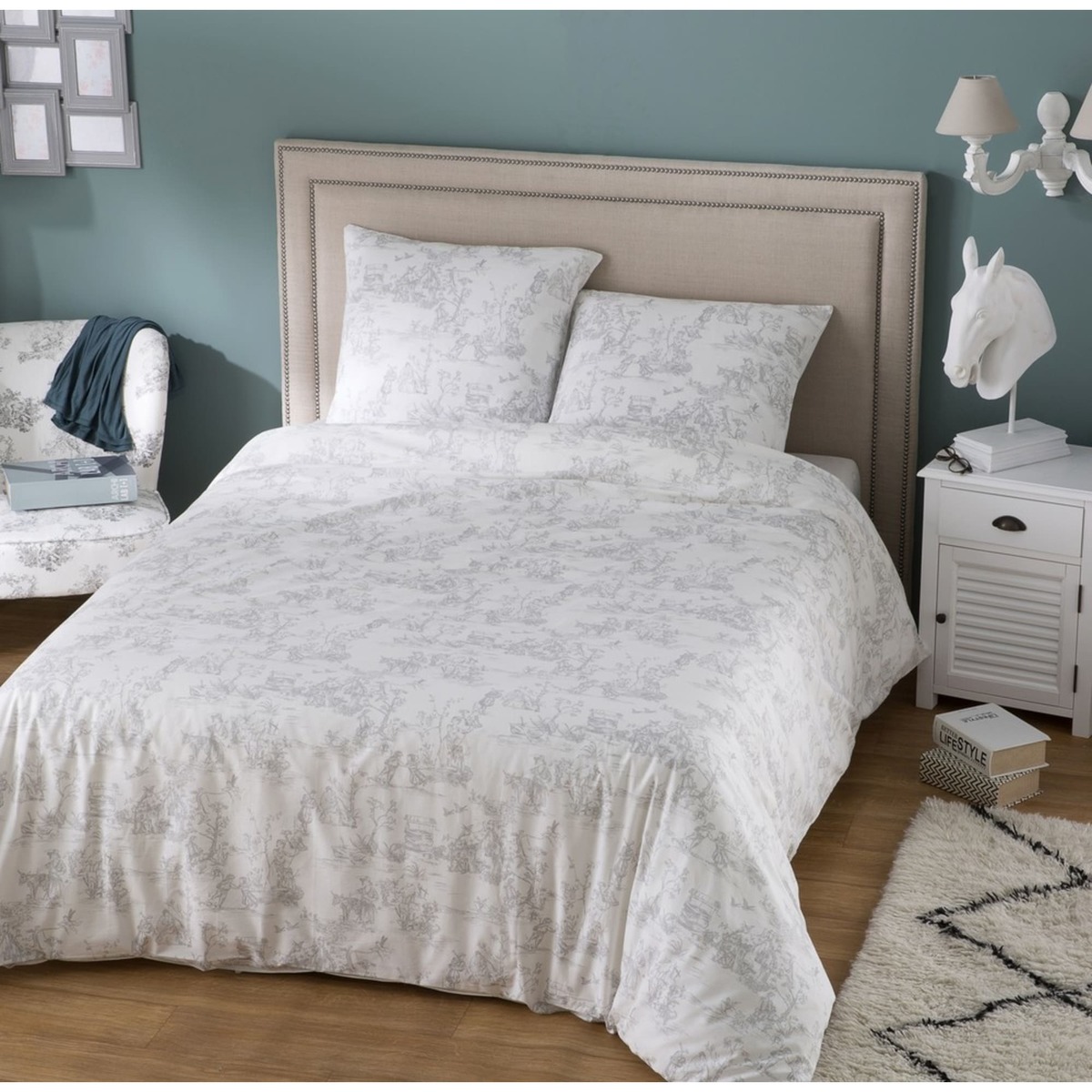 Wooden bedside table with drawer in white W 45cm Barbade – image 3