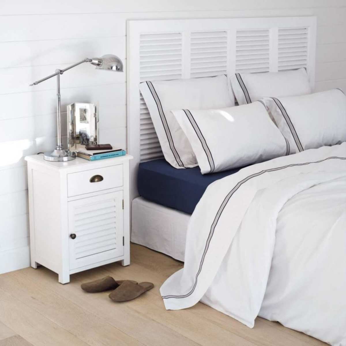 Wooden bedside table with drawer in white W 45cm Barbade – image 4