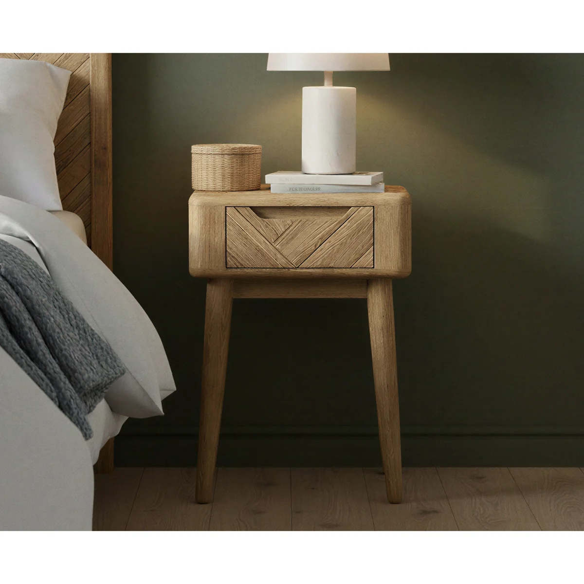 Parven Solid Oak Bedside Table / Lamp Table – image 3