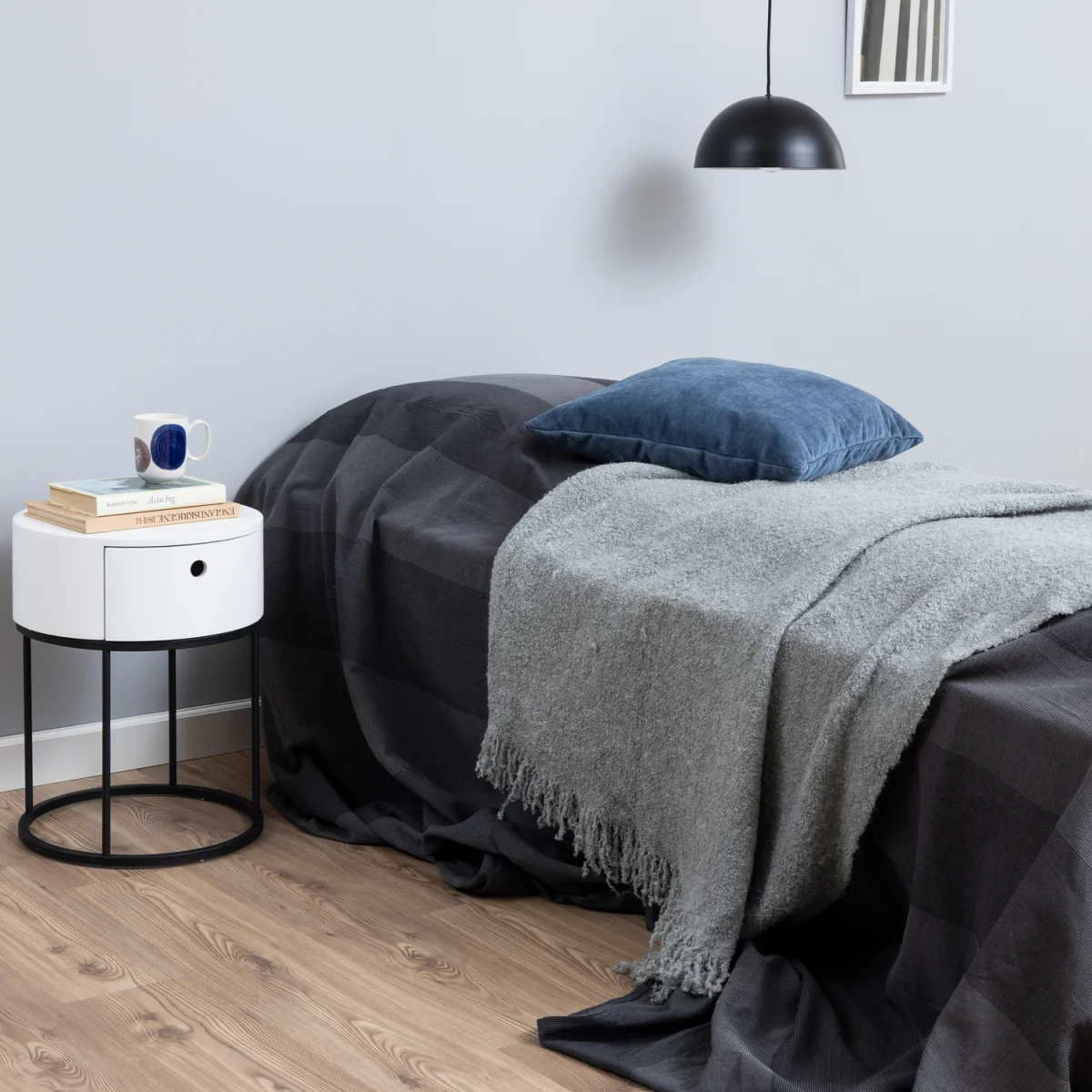 Furniture To Go Polo Round Bedside Table - White – image 4
