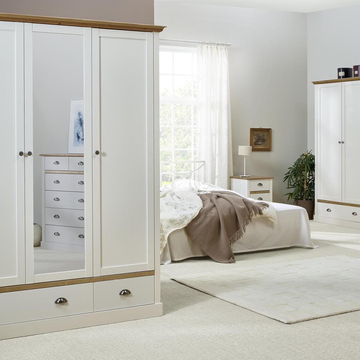 Sandringham Bedside Table – image 7