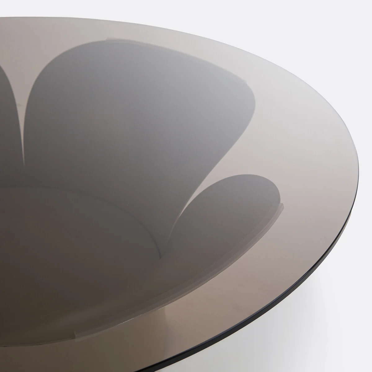 Tessen Iron and Glass Tulip Coffee Table – image 4