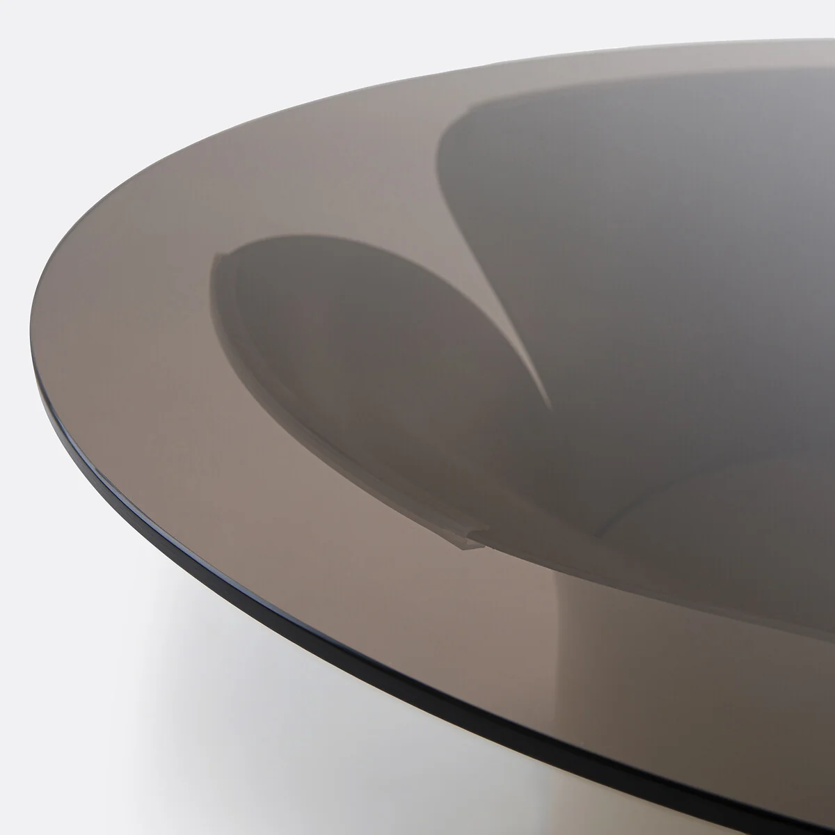 Tessen Iron and Glass Tulip Coffee Table – image 5