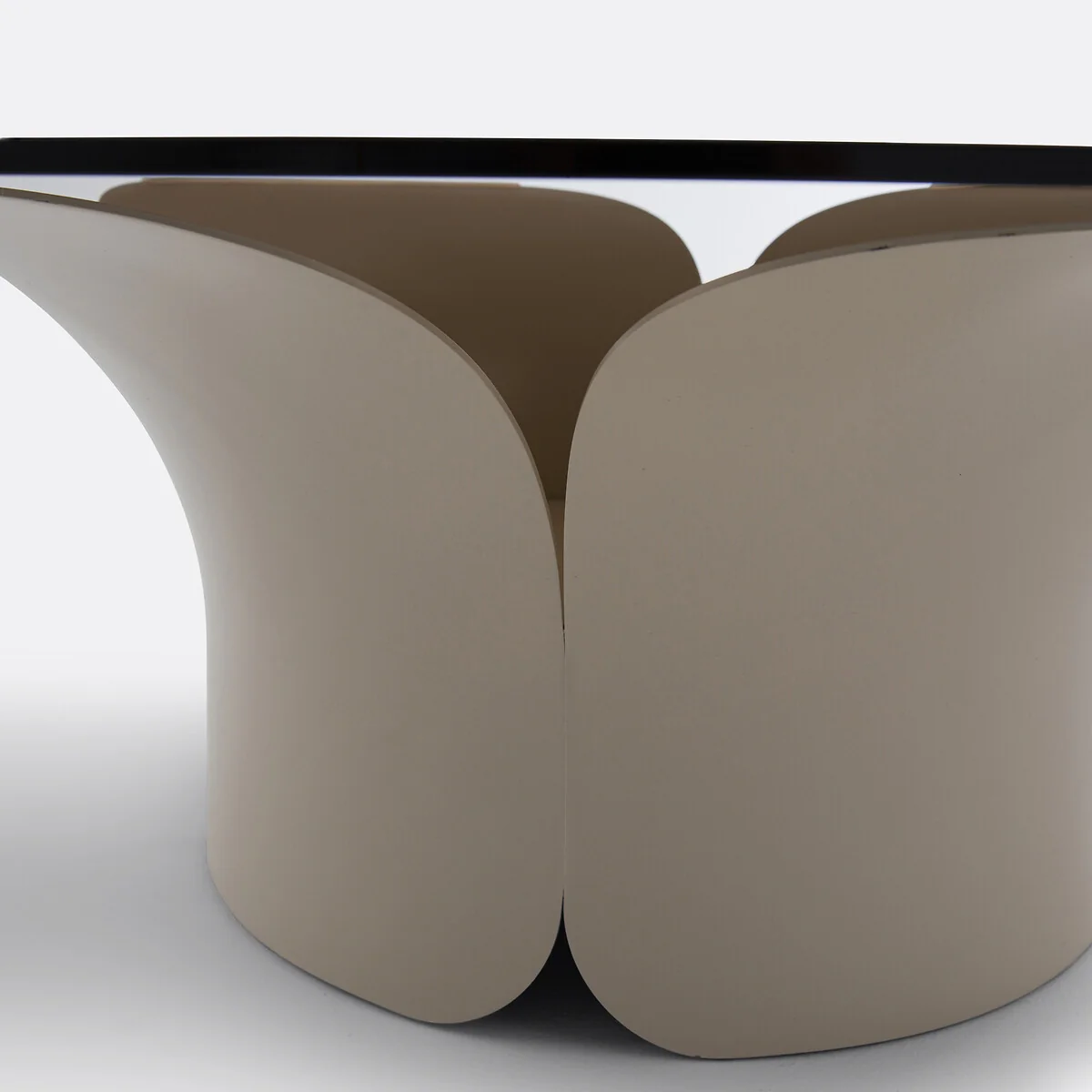 Tessen Iron and Glass Tulip Coffee Table – image 6