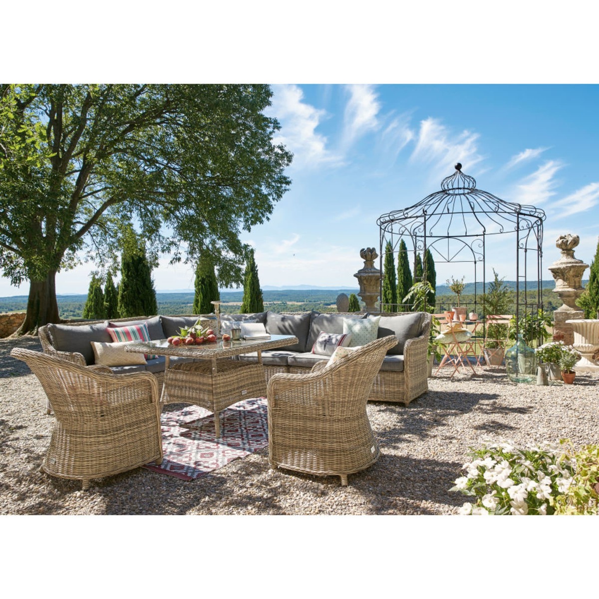 4-seater square garden coffee table in tempered glass and resin wicker St Raphaël – image 4