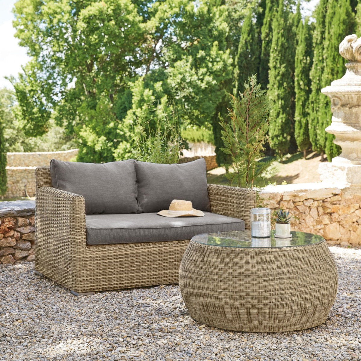 Tempered glass and wicker garden coffee table W 92cm St Raphaël – image 3