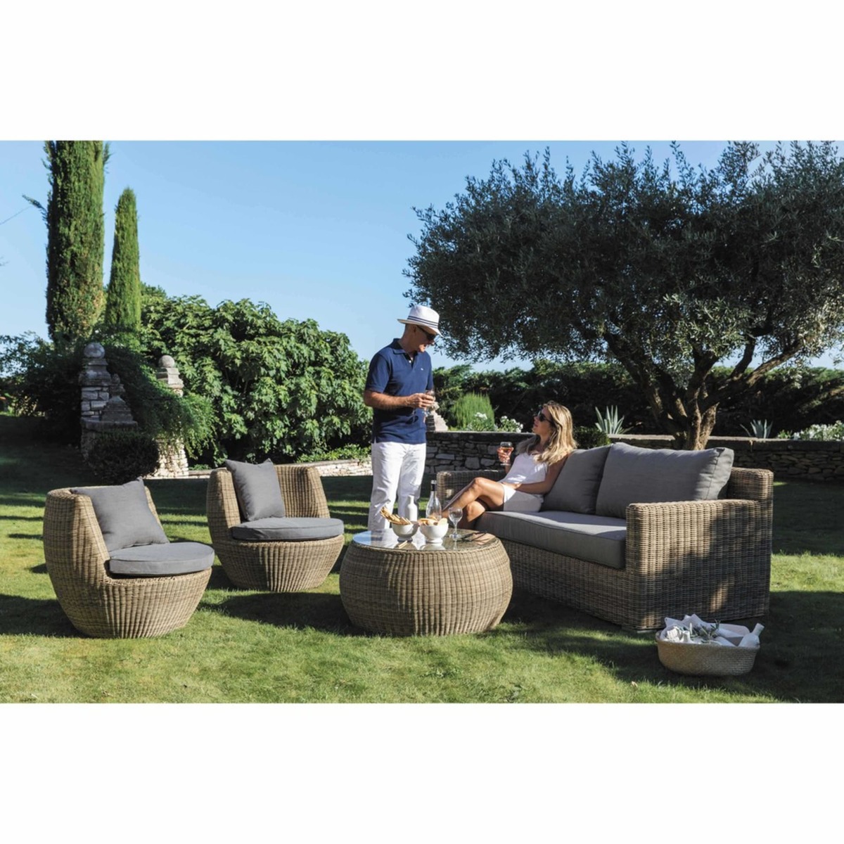 Tempered glass and wicker garden coffee table W 92cm St Raphaël – image 7