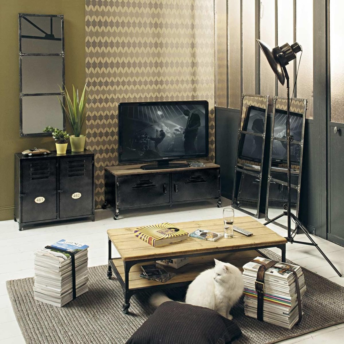 Fir and metal industrial coffee table on castors Gallieni – image 2