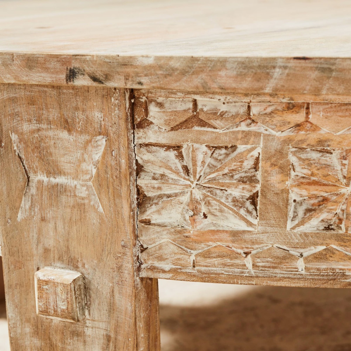 Carved Solid Mango Wood Round Coffee Table Manilal – image 4