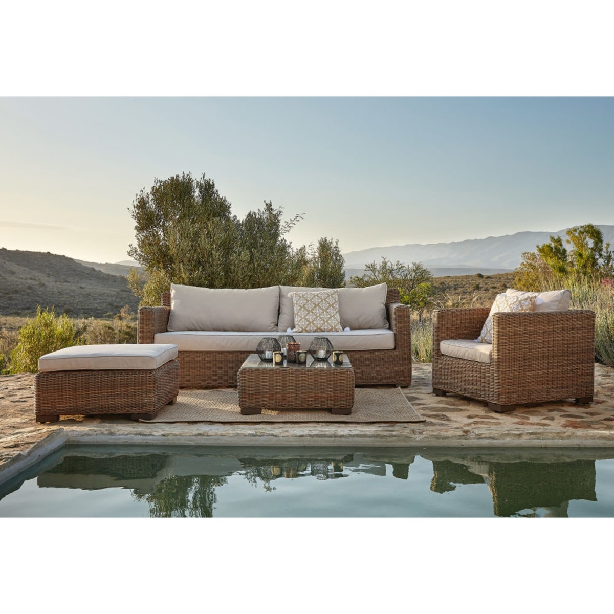 Wicker and tempered glass garden coffee table W 77cm Fidji – image 5