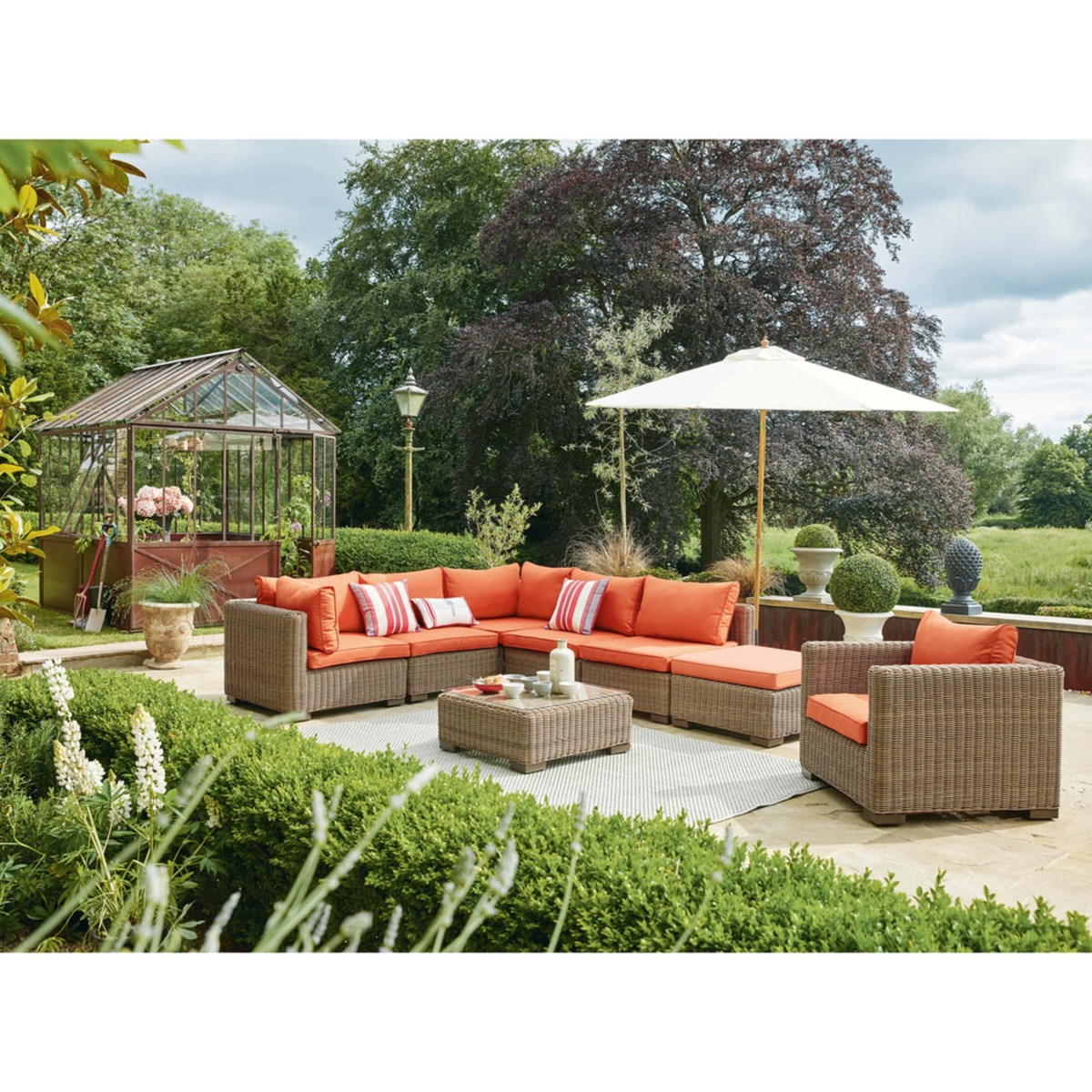 Wicker and tempered glass garden coffee table W 77cm Fidji – image 8