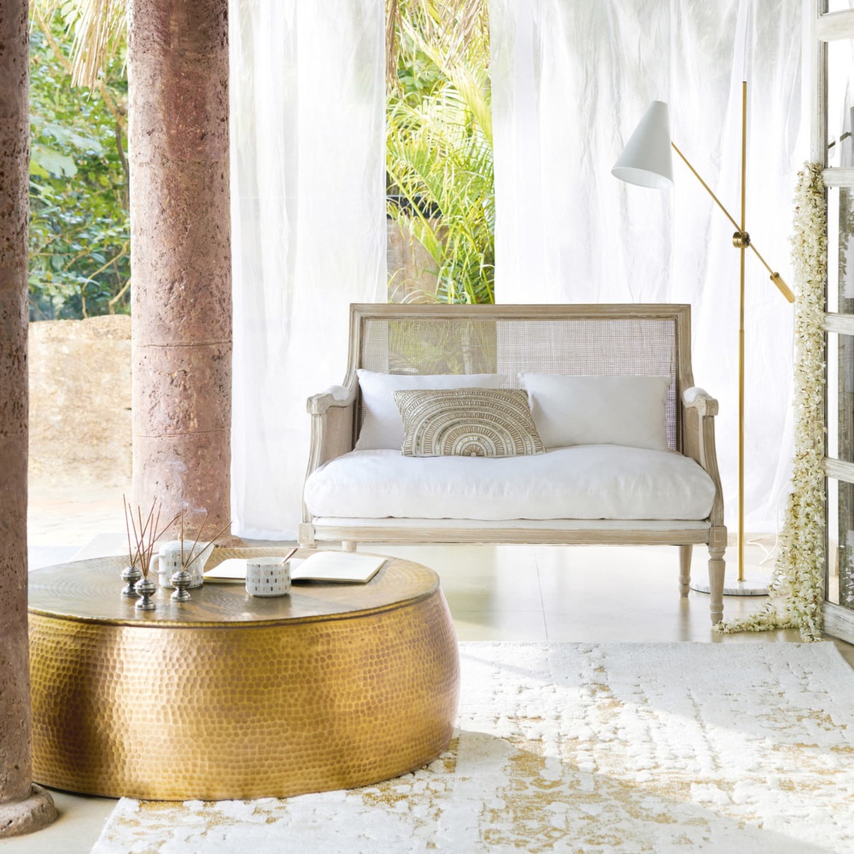 Gold hammered aluminium coffee table Paloma – image 2