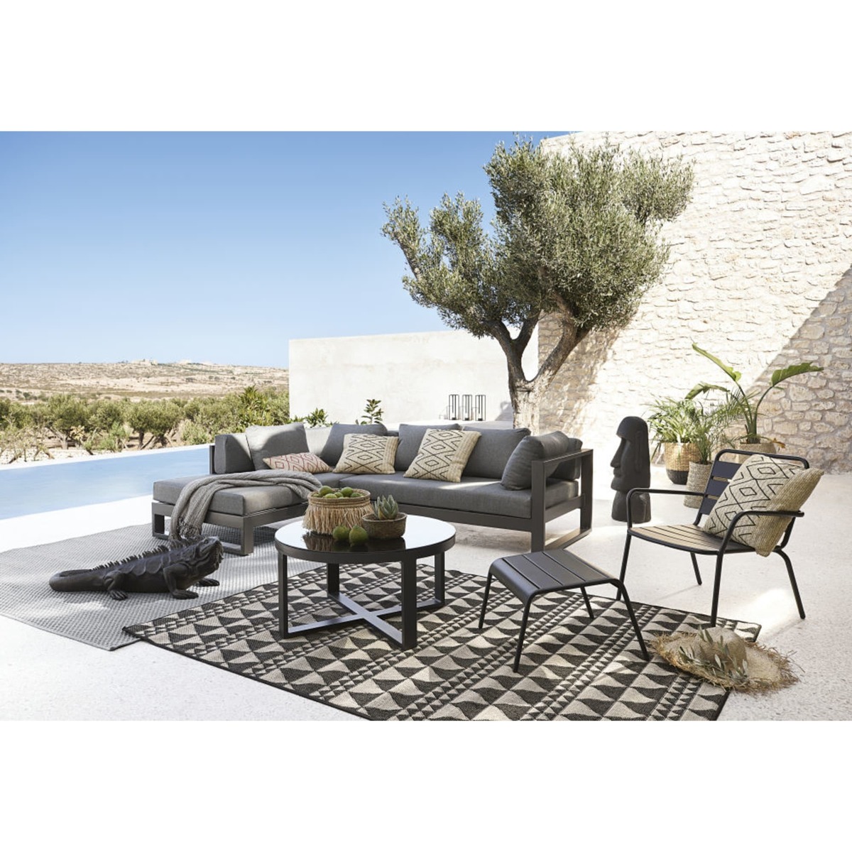 Aluminium and Black Tempered Glass Round Garden Coffee Table Thetis – image 6