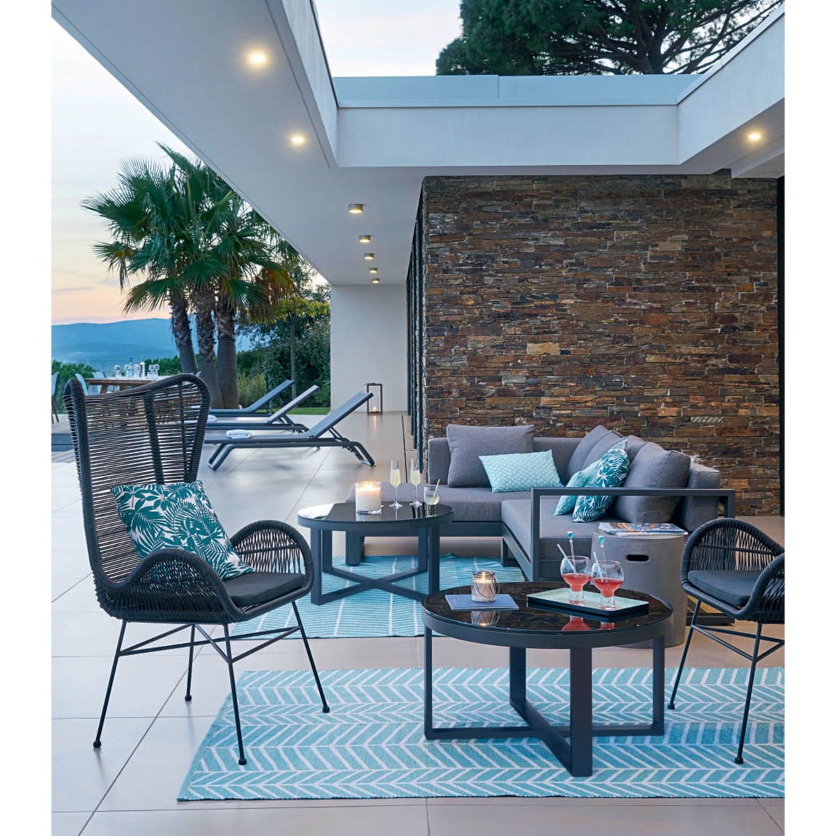 Aluminium and Black Tempered Glass Round Garden Coffee Table Thetis – image 7